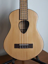 Ukulélé tenor en chêne - Photo #1