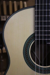 Guitare Classique n° 62 : merisier et épicéa - Preview