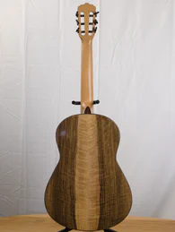 Classical guitar 46 : walnut and spruce - Photo #1