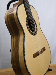 Classical guitar 46 : walnut and spruce - Photo #3