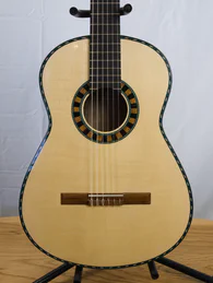 Classical guitar 46 : walnut and spruce - Photo #12