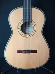 Classical guitar 50 : olive wood and cedar - Preview