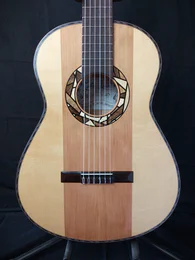 Guitare classique 52 : cèdre, épicéa et érable ondé - Photo #2