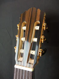 Guitare classique 52 : cèdre, épicéa et érable ondé - Photo #3