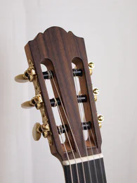 Guitare classique 56 : noyer et épicéa - Photo #5