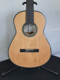 Classical guitar 57 : walnut and cedar - Photo #1