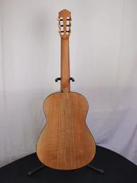 Classical guitar 57 : walnut and cedar - Photo #6