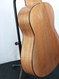 Classical guitar 57 : walnut and cedar - Photo #10