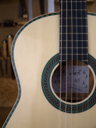 Classical guitar 58 : olive wood and spruce - Preview