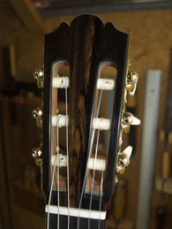 Classical guitar 59 : walnut and spruce - Photo #8