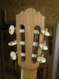 Classical guitar 59 : walnut and spruce - Photo #9