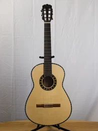 Guitare classique 46 : noyer et épicéa - Photo #0