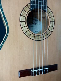 Guitare classique 50 : olivier et cèdre - Photo #2