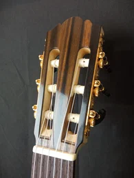 Guitare classique 52 : cèdre, épicéa et érable ondé - Photo #3