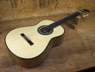 Guitare classique 59 : noyer et épicéa - Photo #3