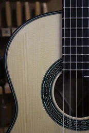 Guitare Classique n° 62 : merisier et épicéa - Preview